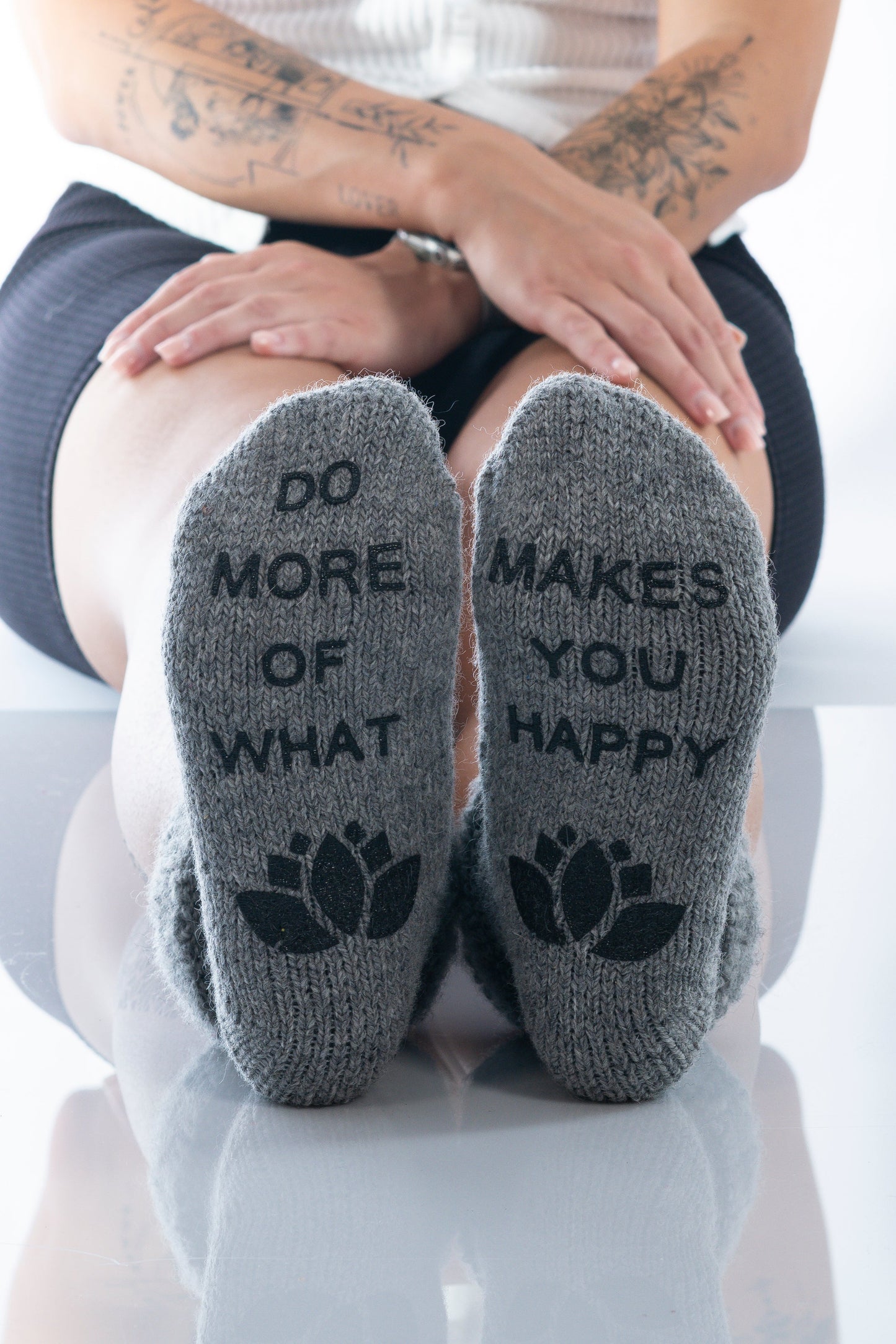 HAPPY - grey