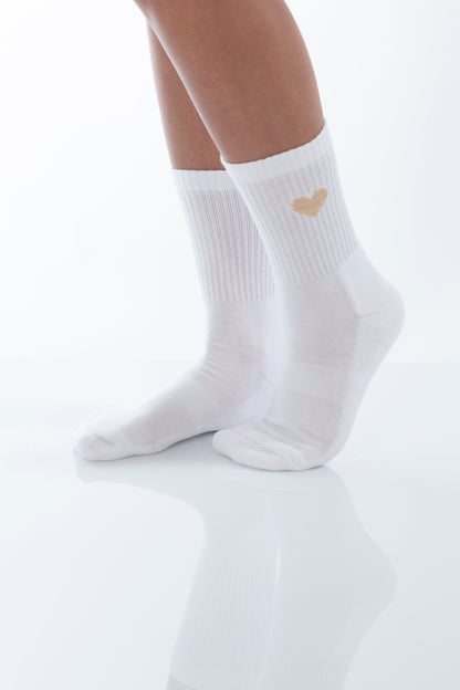 weiße Tennissocke mit goldenem Herz